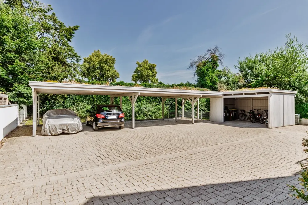 Carport-Stellplatz direkt am Haus