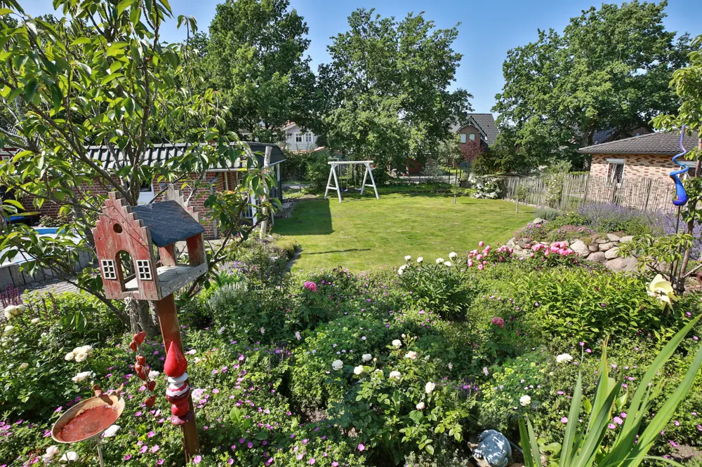 Blick in den wunderschönen Garten