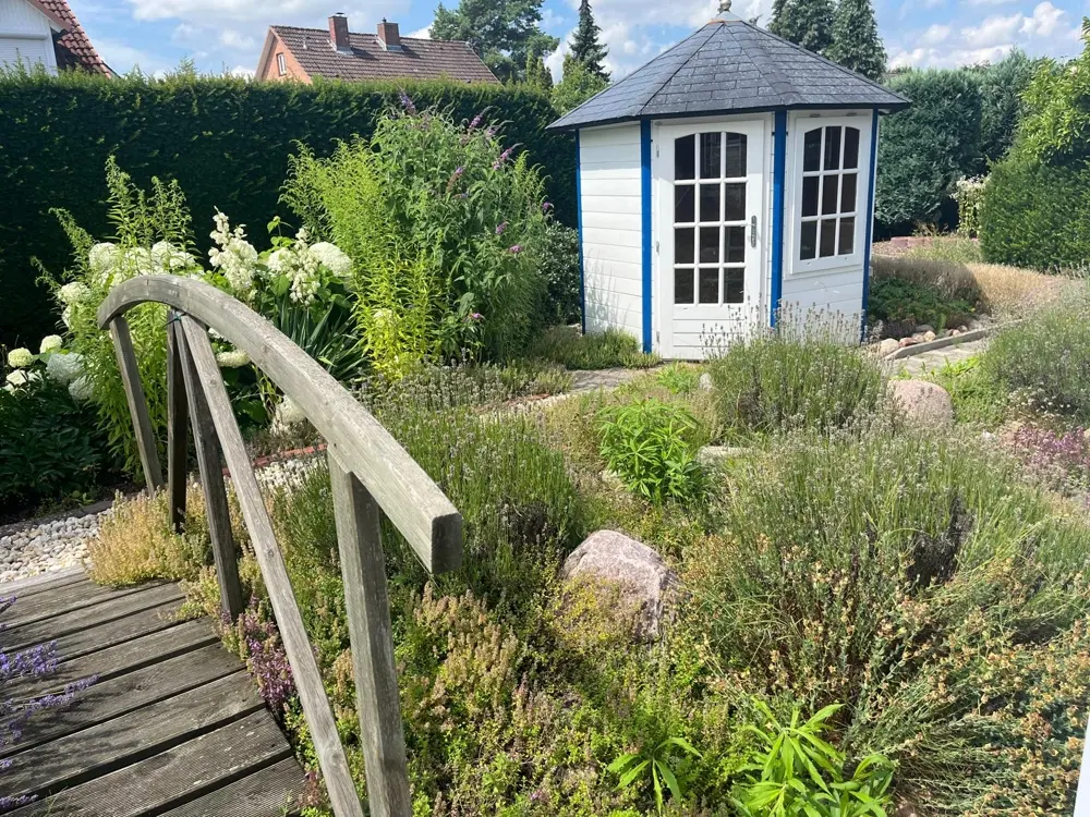 Garten mit Pavillon (2)