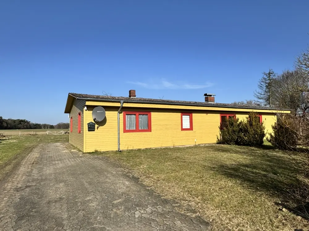 Zweifamilienhaus auf großem Grundstück in Dahlenburg-Lemgrabe!