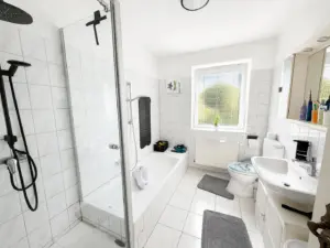 Modernes und gut vermietetes Zweifamilienhaus